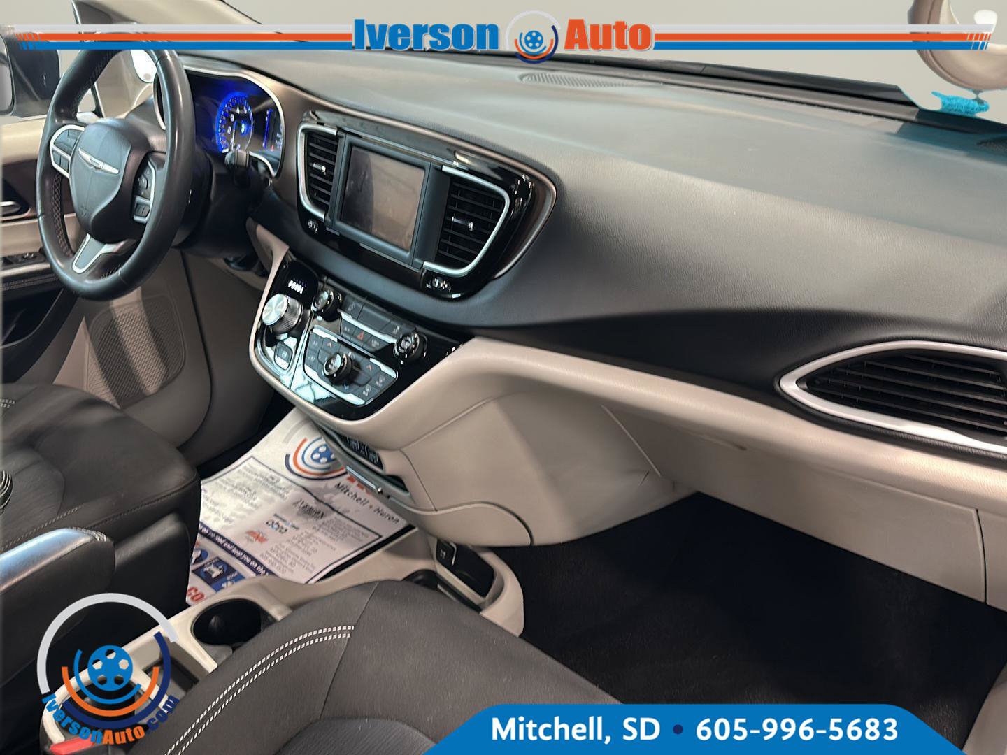 Used 2023 Chrysler Voyager LX FWD image 32