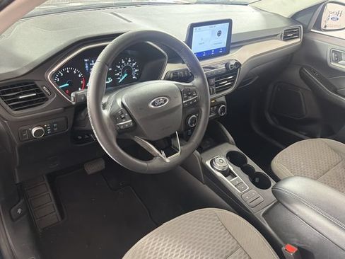 Used 2022 Ford Escape SE w/ SE Sport Appearance Package FWD image 2