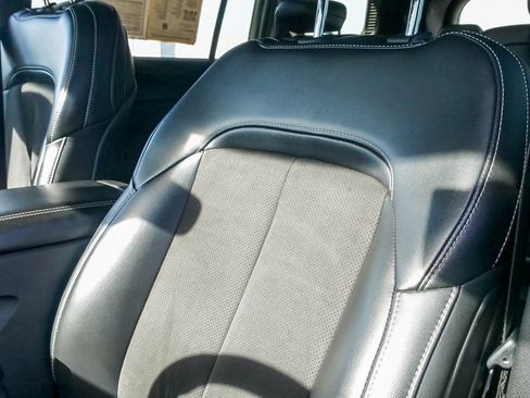 Used 2023 Jeep Grand Cherokee L Laredo image 22