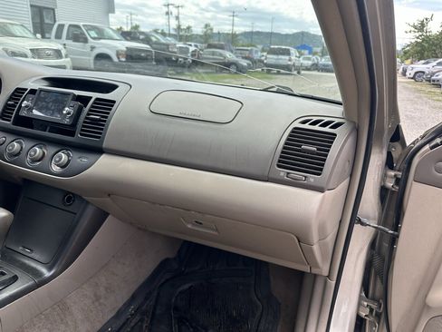 Used 2005 Toyota Camry LE FWD image 30