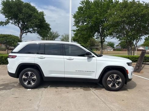 Used 2023 Jeep Grand Cherokee 4WD 4xe image 4