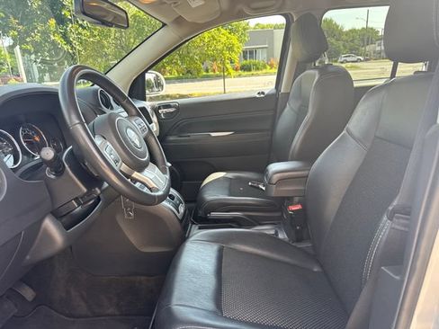 Used 2017 Jeep Compass Latitude AWD/4WD image 14