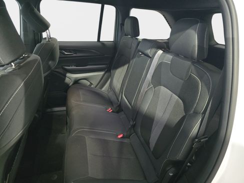 Used 2024 Jeep Grand Cherokee Laredo X w/ Luxury Tech Group I RWD image 11