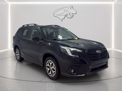 Used 2023 Subaru Forester Premium image 8
