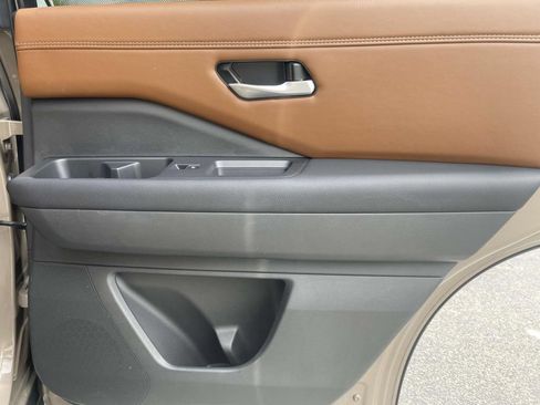 Used 2025 Nissan Pathfinder Platinum w/ Cargo Package AWD/4WD image 14
