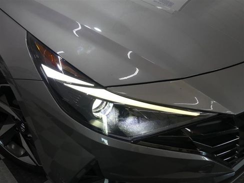 Used 2022 Hyundai Elantra SEL w/ Convenience + Premium Package FWD image 15
