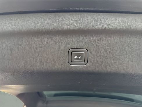 Used 2023 Chevrolet Suburban Premier AWD/4WD image 32