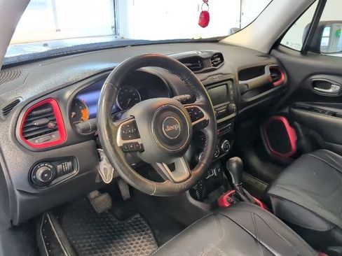 Used 2016 Jeep Renegade Trailhawk w/ Cold Weather Group AWD/4WD image 12