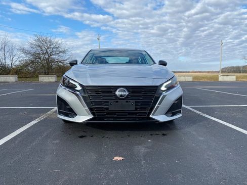 Used 2024 Nissan Altima 2.5 SV image 2