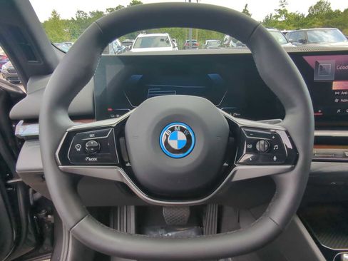 Used 2024 BMW i5 eDrive40i w/ Premium Package image 23