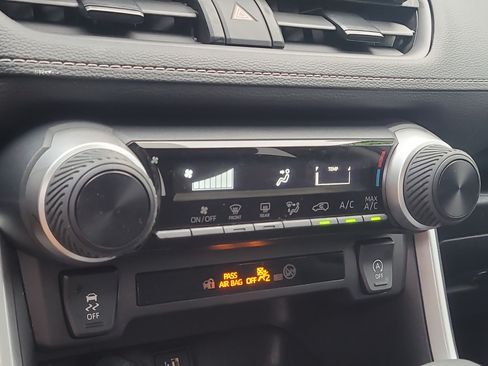 Certified 2025 Toyota RAV4 LE FWD image 23