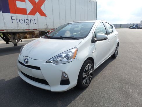Used 2013 Toyota Prius C One FWD image 4