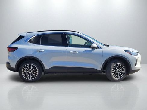 New 2025 Ford Escape SE image 3