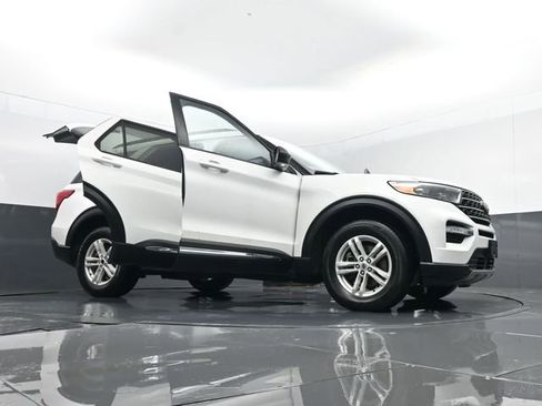 Used 2024 Ford Explorer XLT w/ Equipment Group 202A AWD/4WD image 33