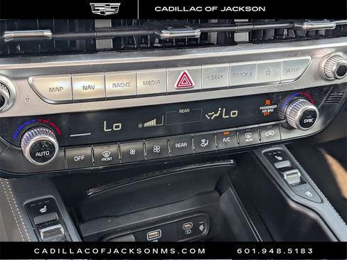 Used 2024 Kia Telluride EX w/ EX Captain's Chair Package image 15