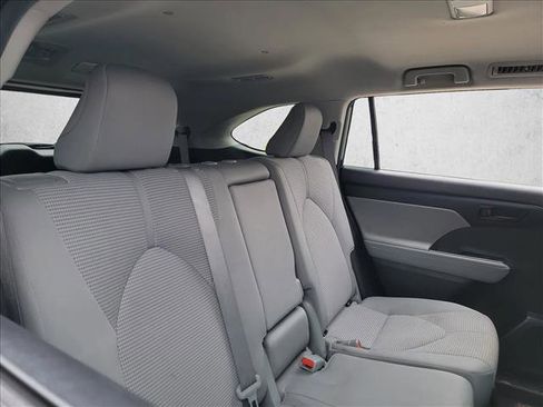 Used 2023 Toyota Highlander LE image 14