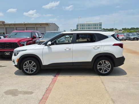 Used 2023 Kia Seltos S w/ Navigation Package FWD image 3