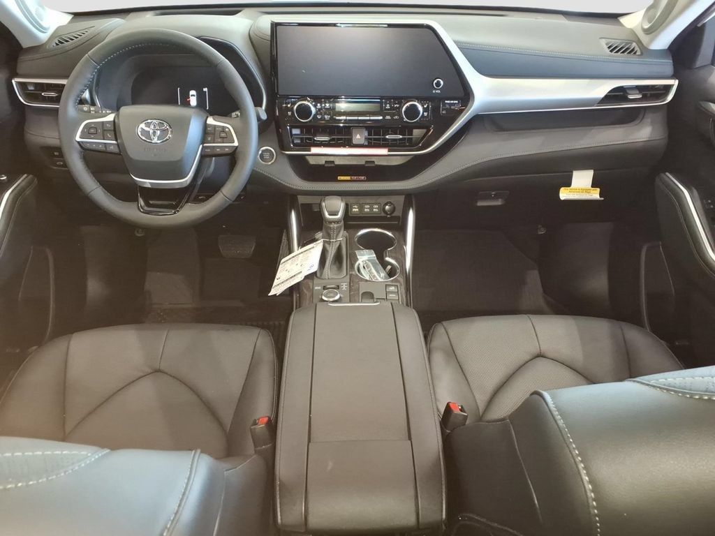 New 2026 Toyota Highlander Platinum AWD/4WD image 11
