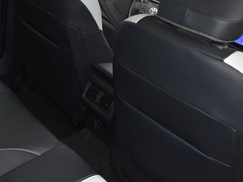 Used 2025 Toyota Camry SE image 32