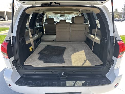 Used 2017 Toyota Sequoia SR5 w/ Premium Package image 33