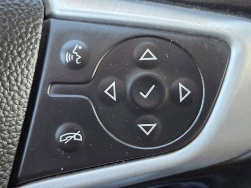 Certified 2023 GMC Acadia SLT image 13