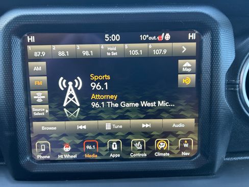 Used 2018 Jeep Wrangler Unlimited Sahara image 12