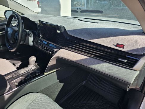 Used 2025 Toyota Camry LE w/ Convenience Package image 23