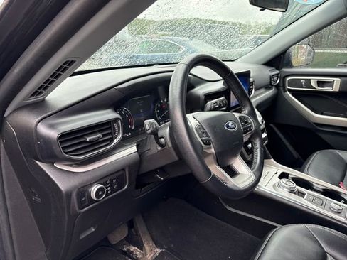 Used 2023 Ford Explorer XLT w/ Equipment Group 202A AWD/4WD image 8