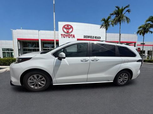Used 2026 Toyota Sienna XLE FWD image 5