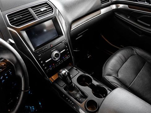 Used 2019 Ford Explorer Limited w/ Class III Trailer Tow Package image 22