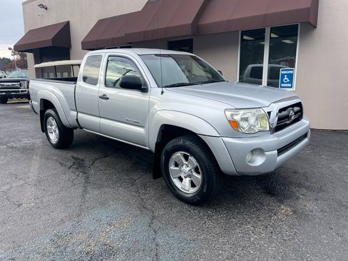 Used 2008 Toyota Tacoma PreRunner image 3