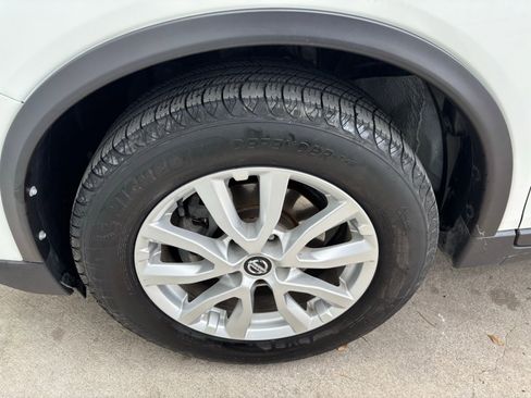 Used 2020 Nissan Rogue SV image 12