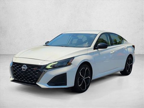 Used 2024 Nissan Altima 2.5 SR FWD image 6