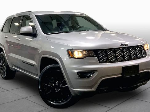 Used 2020 Jeep Grand Cherokee Altitude AWD/4WD image 3