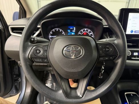 Used 2024 Toyota Corolla LE image 2