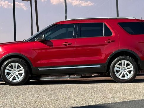 Used 2018 Ford Explorer XLT AWD/4WD image 5