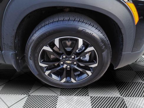Used 2023 Chevrolet TrailBlazer LT w/ LPO, Blackout Package FWD image 34