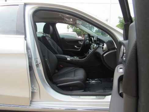 Used 2020 Mercedes-Benz C 300 Sedan w/ Premium Package image 27