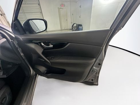 Used 2022 Nissan Rogue Sport SL w/ Premium Package image 32