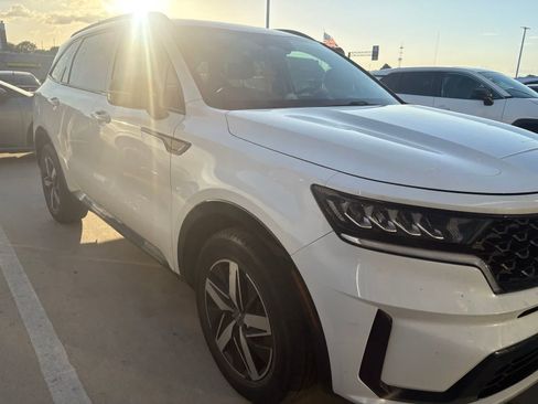 Used 2022 Kia Sorento S FWD image 3