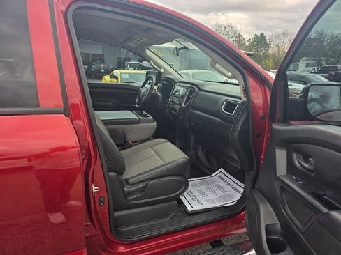 Used 2017 Nissan Titan S image 9