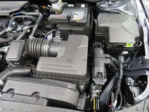 Used 2024 Hyundai Elantra SEL FWD image 25