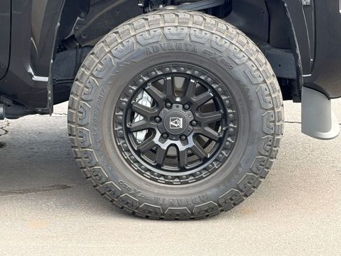 Used 2025 Toyota Tacoma SR5 AWD/4WD image 6
