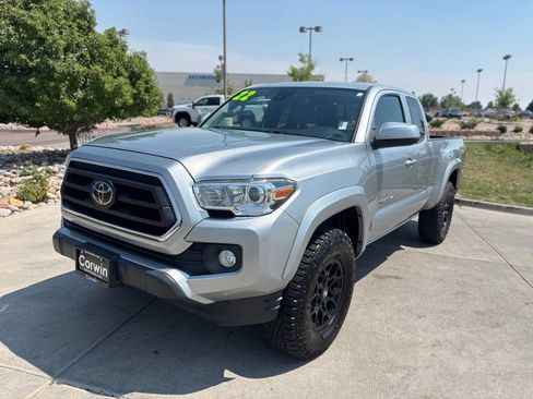 Used 2022 Toyota Tacoma SR5 AWD/4WD image 3