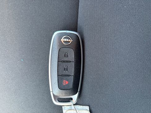 Used 2025 Nissan Rogue S image 30