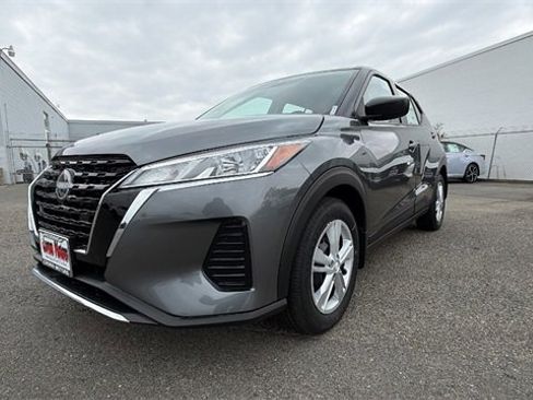 New 2025 Nissan Kicks Play S image 9