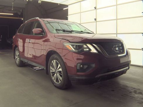 Used 2019 Nissan Pathfinder SL image 2