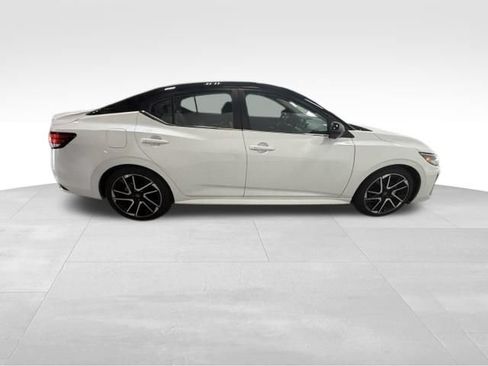 Used 2025 Nissan Sentra SR w/ SR Premium Package FWD image 6
