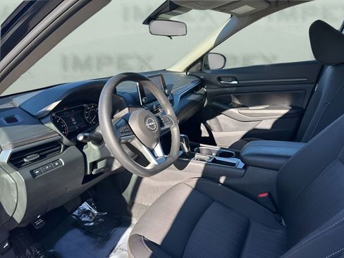 Used 2024 Nissan Altima 2.5 SV image 9