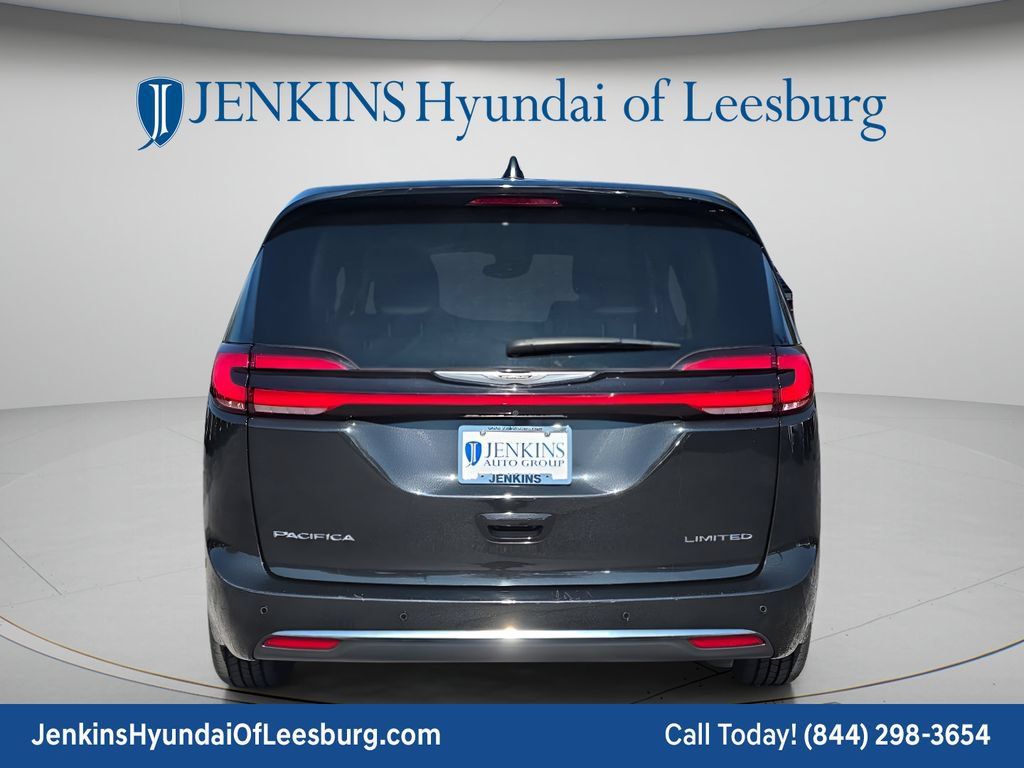 Used 2024 Chrysler Pacifica Limited FWD image 5